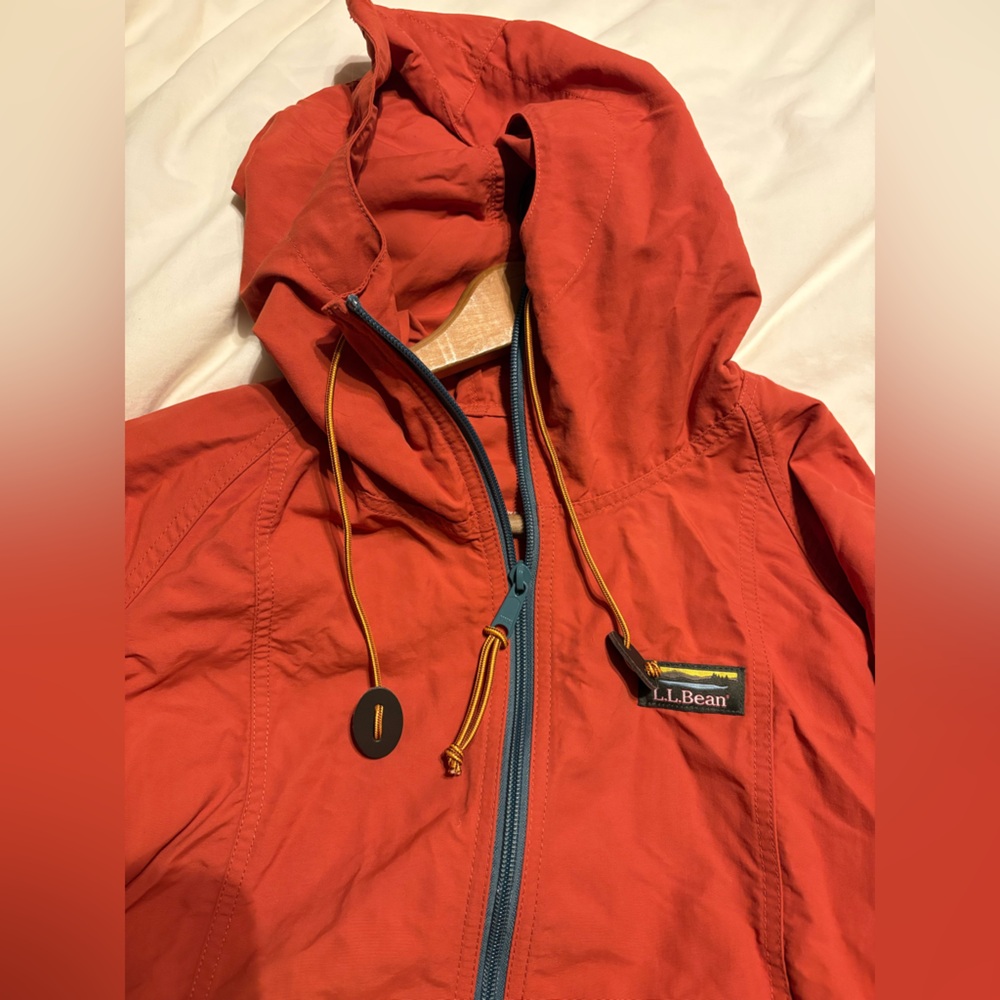L.L.Bean Anorak Mountain Classic
Orange Tapered Trim Lightweight Jacket - Picture 5 of 15